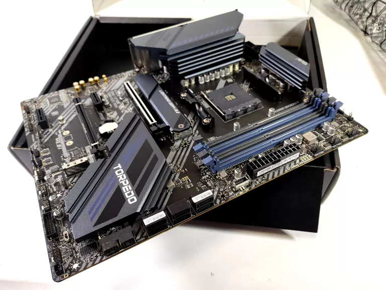 plyta-glowna-msi-x570-torpedo-max-usterka-obslugiwane-procesory-amd