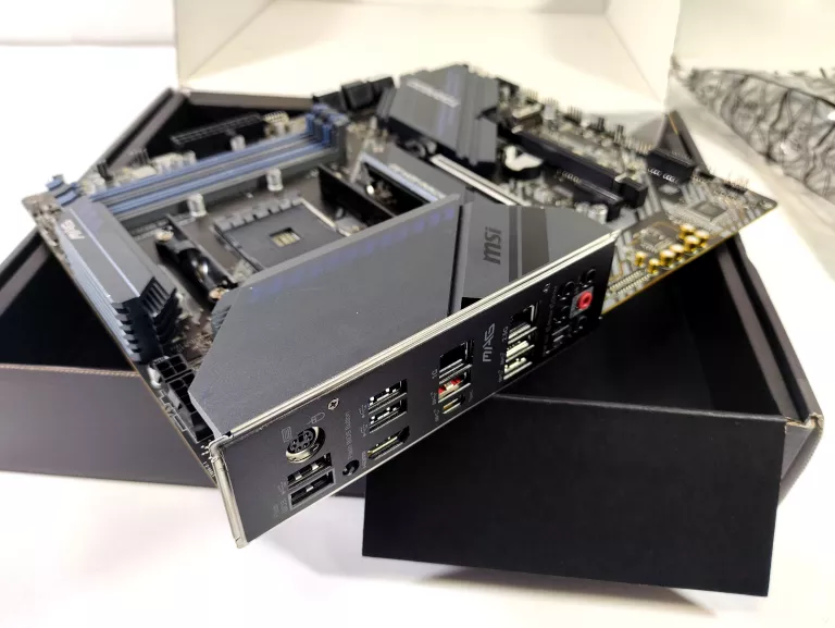 plyta-glowna-msi-x570-torpedo-max-usterka-standard-plyty-atx