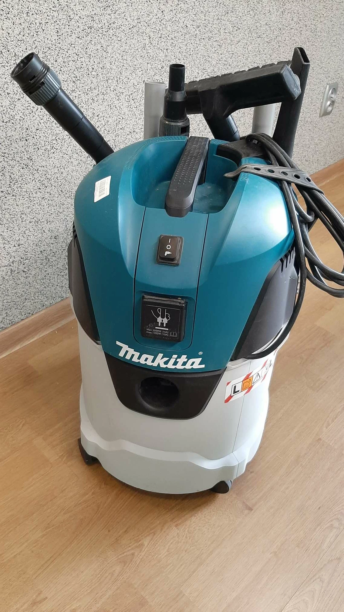 odkurzacz-przemyslowy-makita-vc2512l-plus-worki-stan-uzywany