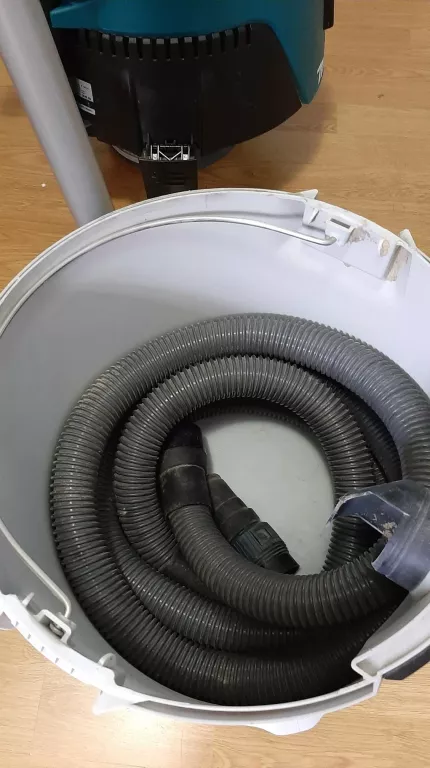 odkurzacz-przemyslowy-makita-vc2512l-plus-worki-zasilanie-sieciowe