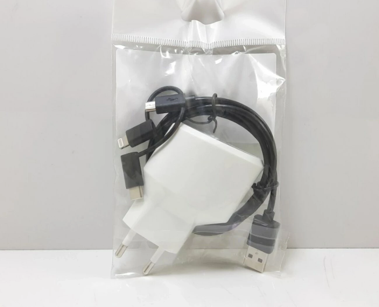 ladowarka-loombard-3w1-mikro-typ-c-iphone-przeznaczenie-uniwersalna