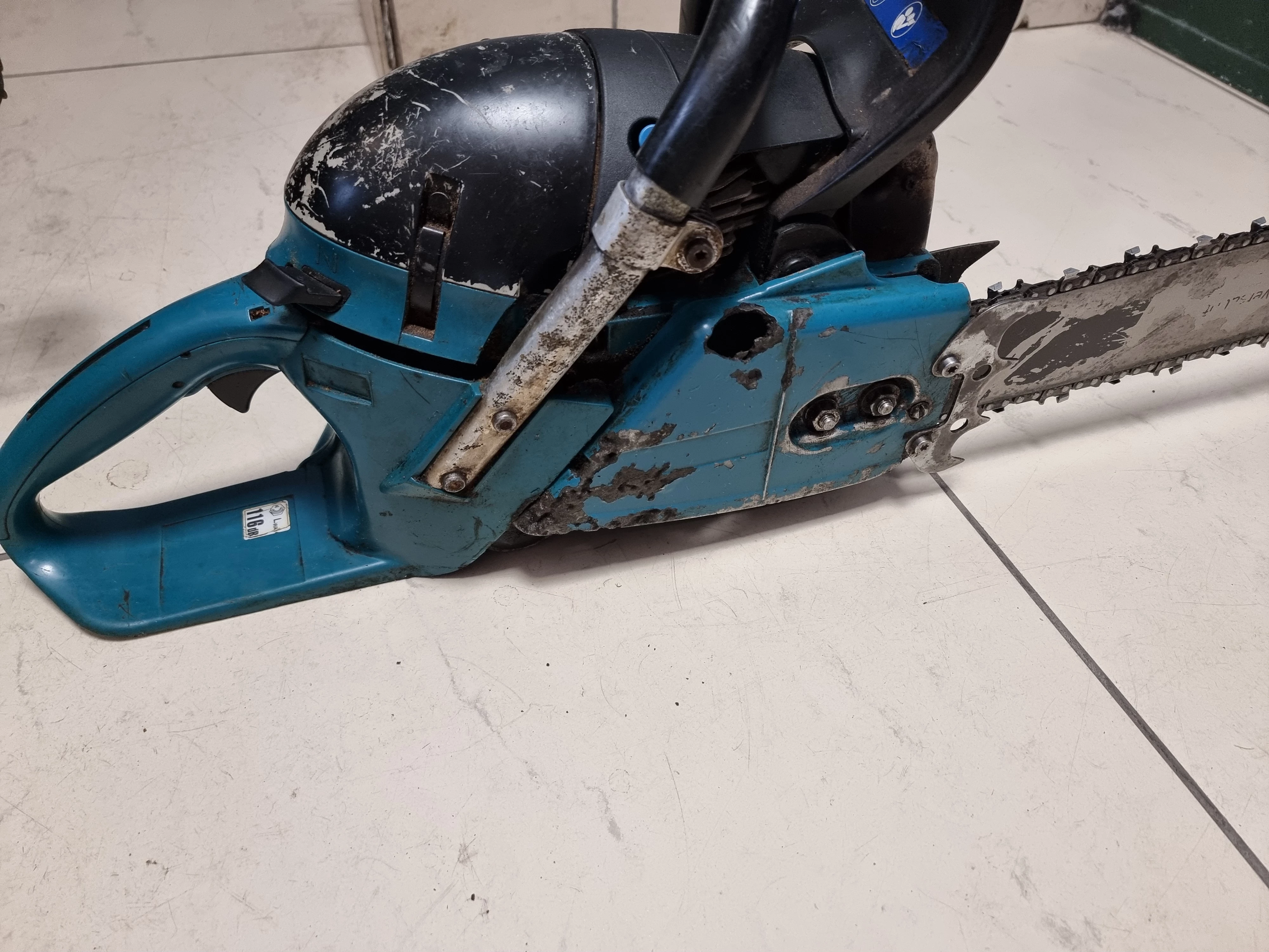 pila-spalinowa-makita-dcs7301-zasilanie-spalinowe