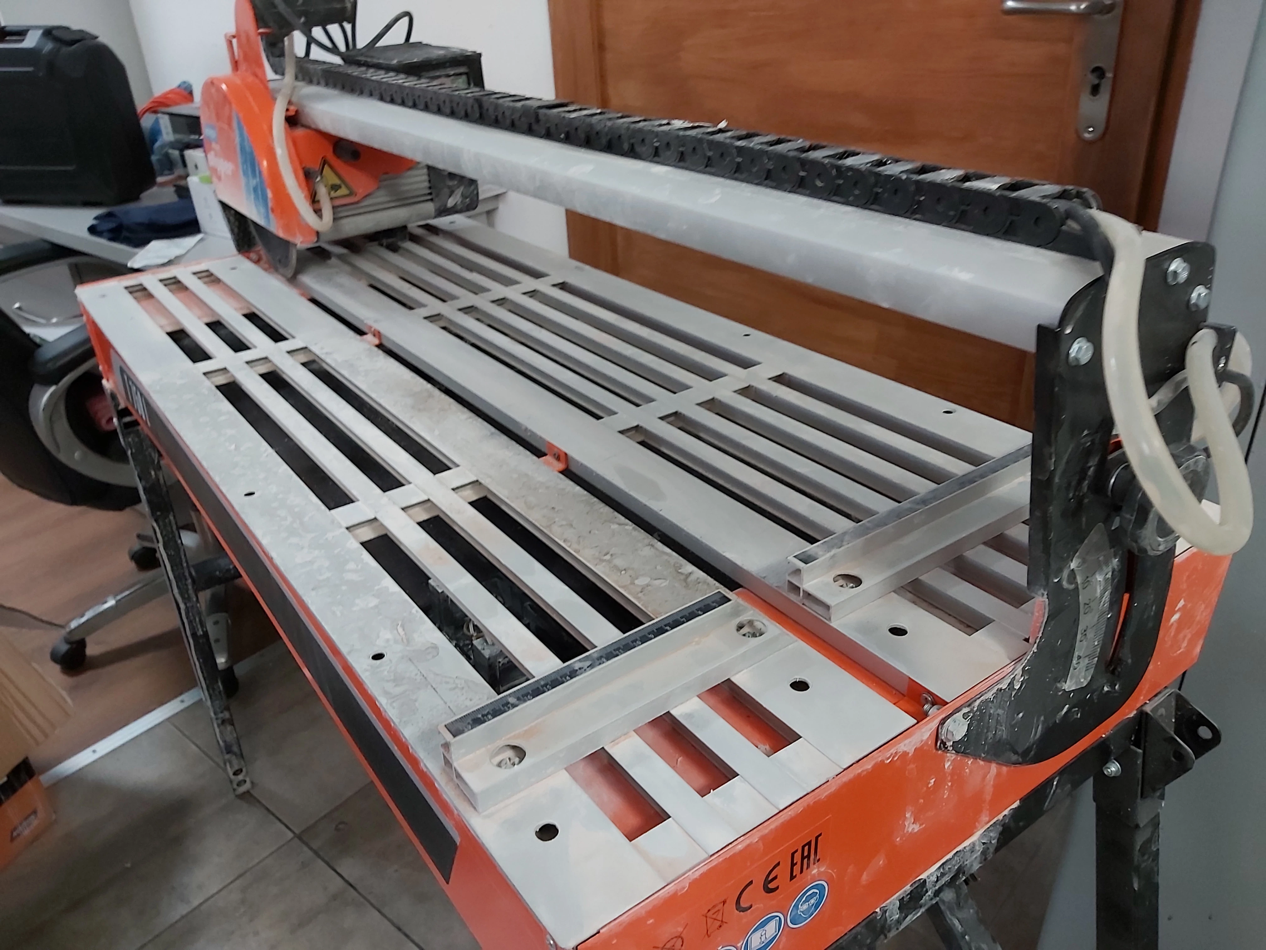 norton-t750l-elektryczna-przecinarka-do-plytek-stan-uzywany