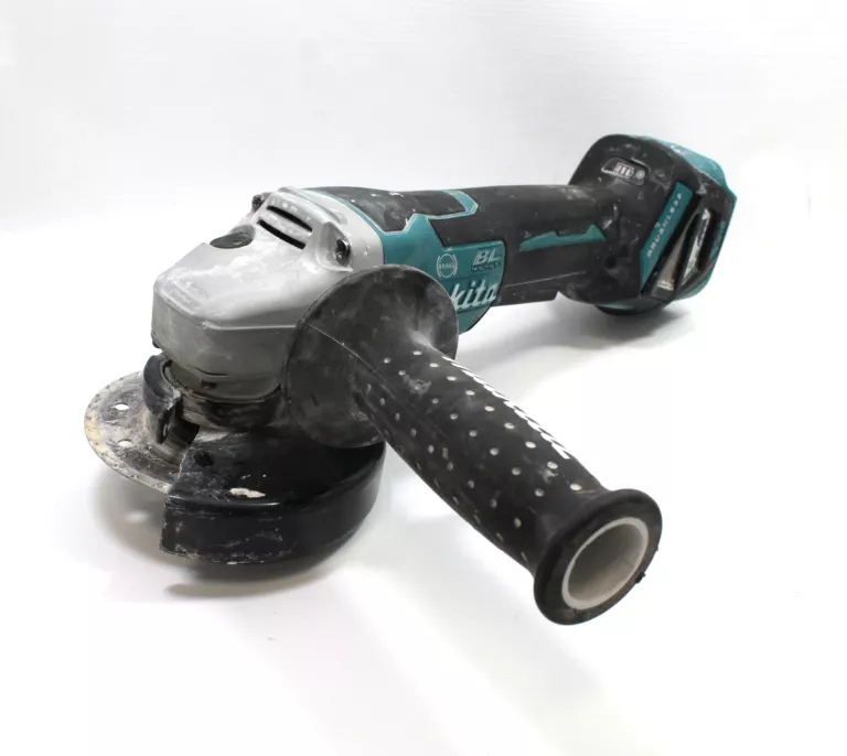 SZLIFIERKA MAKITA DGA517 SKRZYNKA