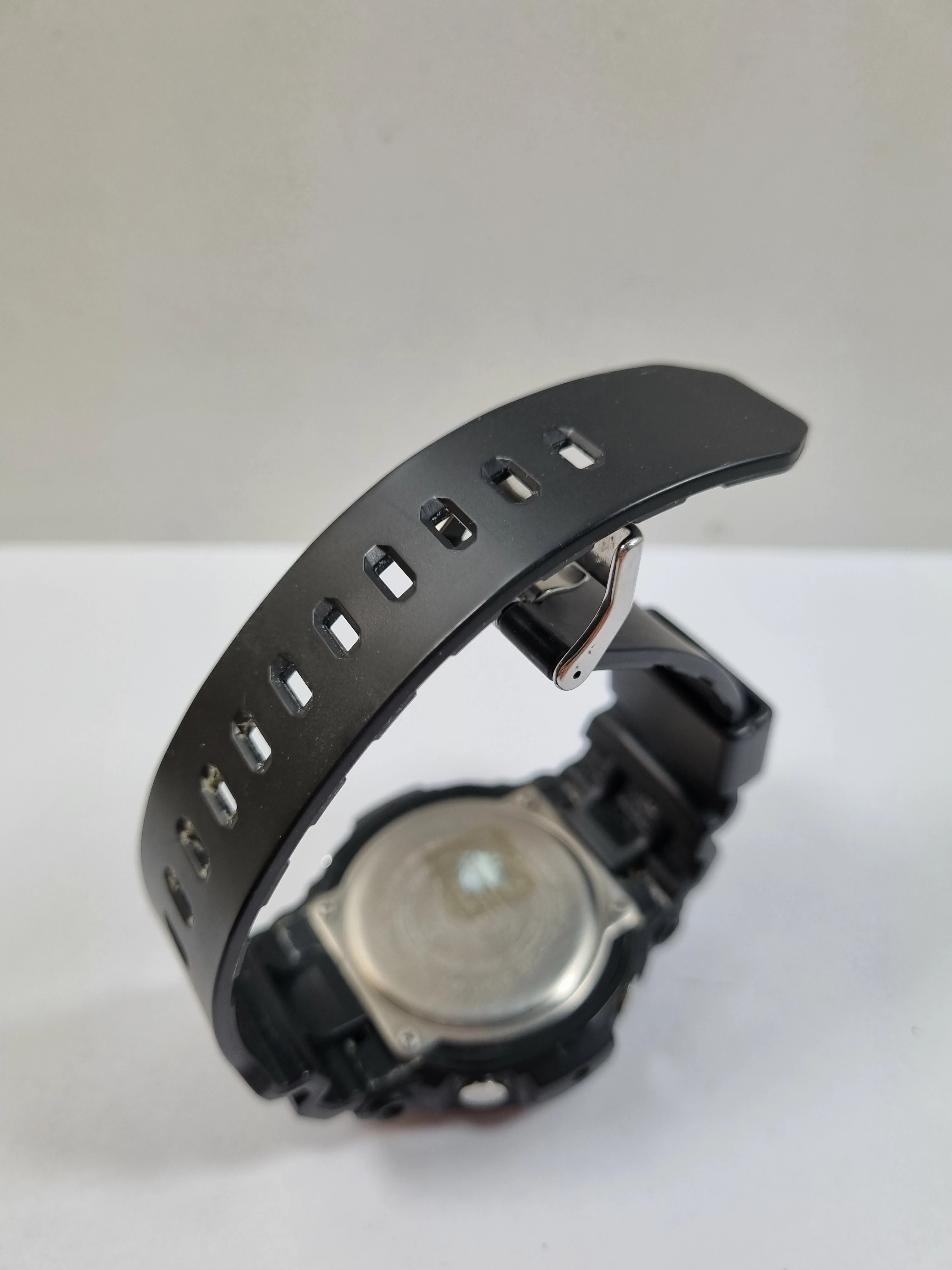 zegarek-casio-g-shock-5444-ksztalt-koperty-okragla