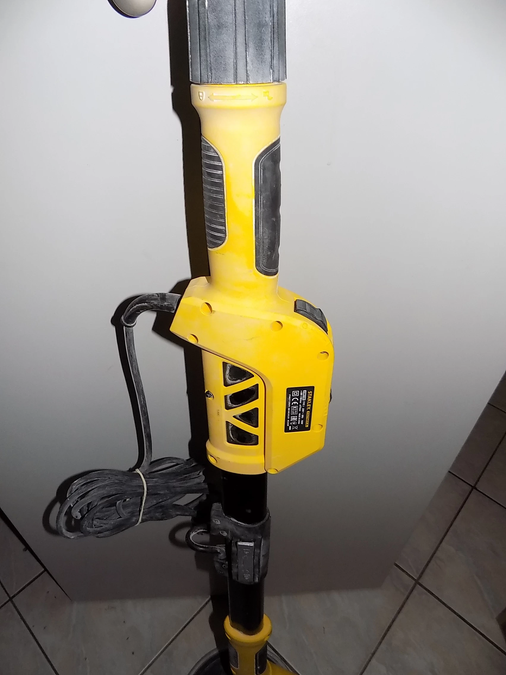 szlifierka-do-gipsu-zyrafa-stanley-sfmee500-750w-rodzaj-zasilania-sieciowa