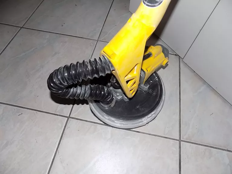 szlifierka-do-gipsu-zyrafa-stanley-sfmee500-750w-stan-uzywany