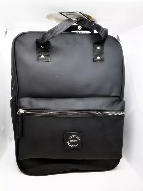 plecak-essential-new-yorker-858184-czarny-stan-powystawowy