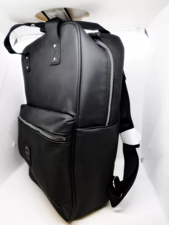 plecak-essential-new-yorker-858184-czarny-marka-new-yorker