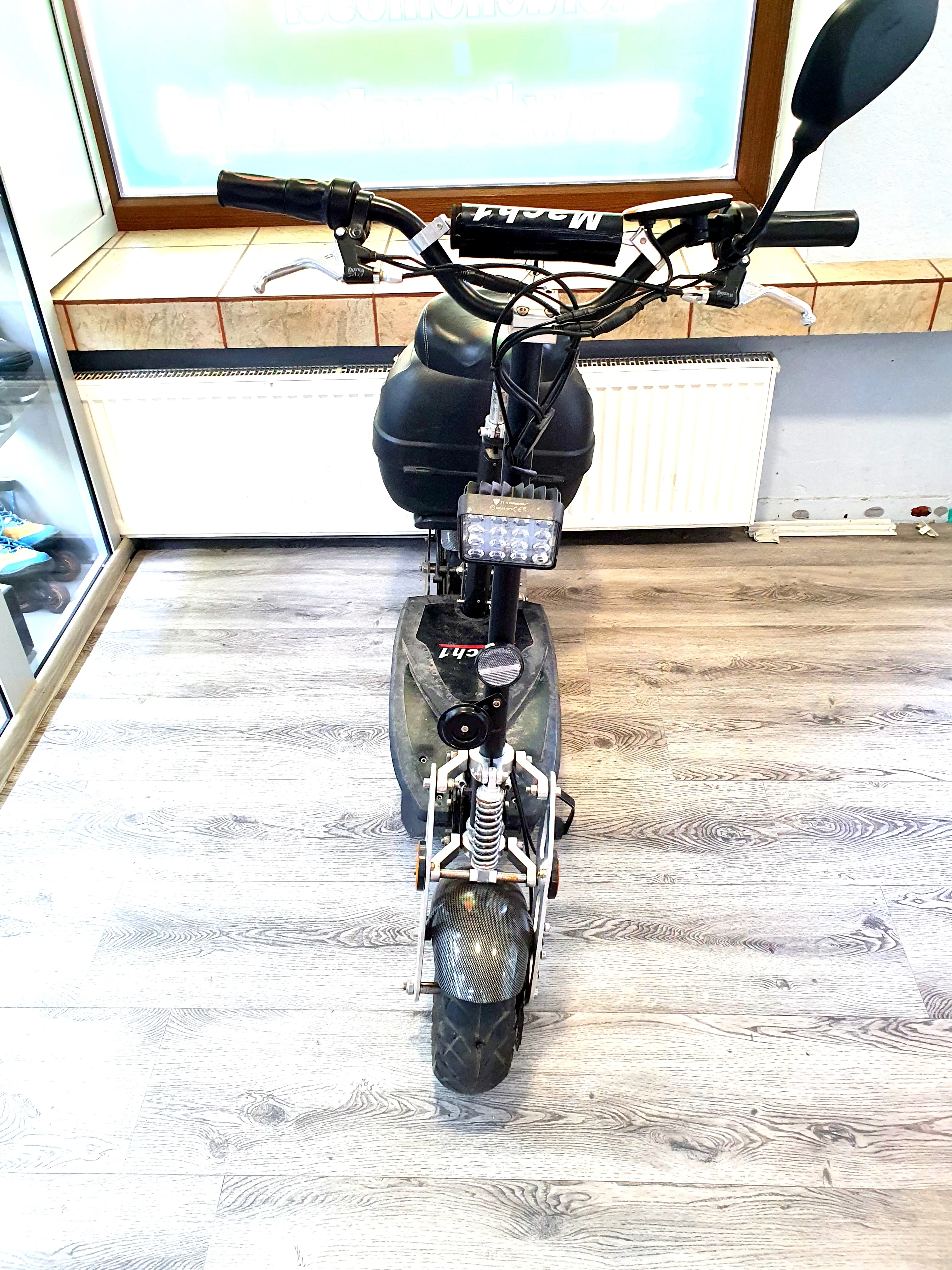 hulajnoga-elektryczna-mach-1-ladowarka-stan-uzywany