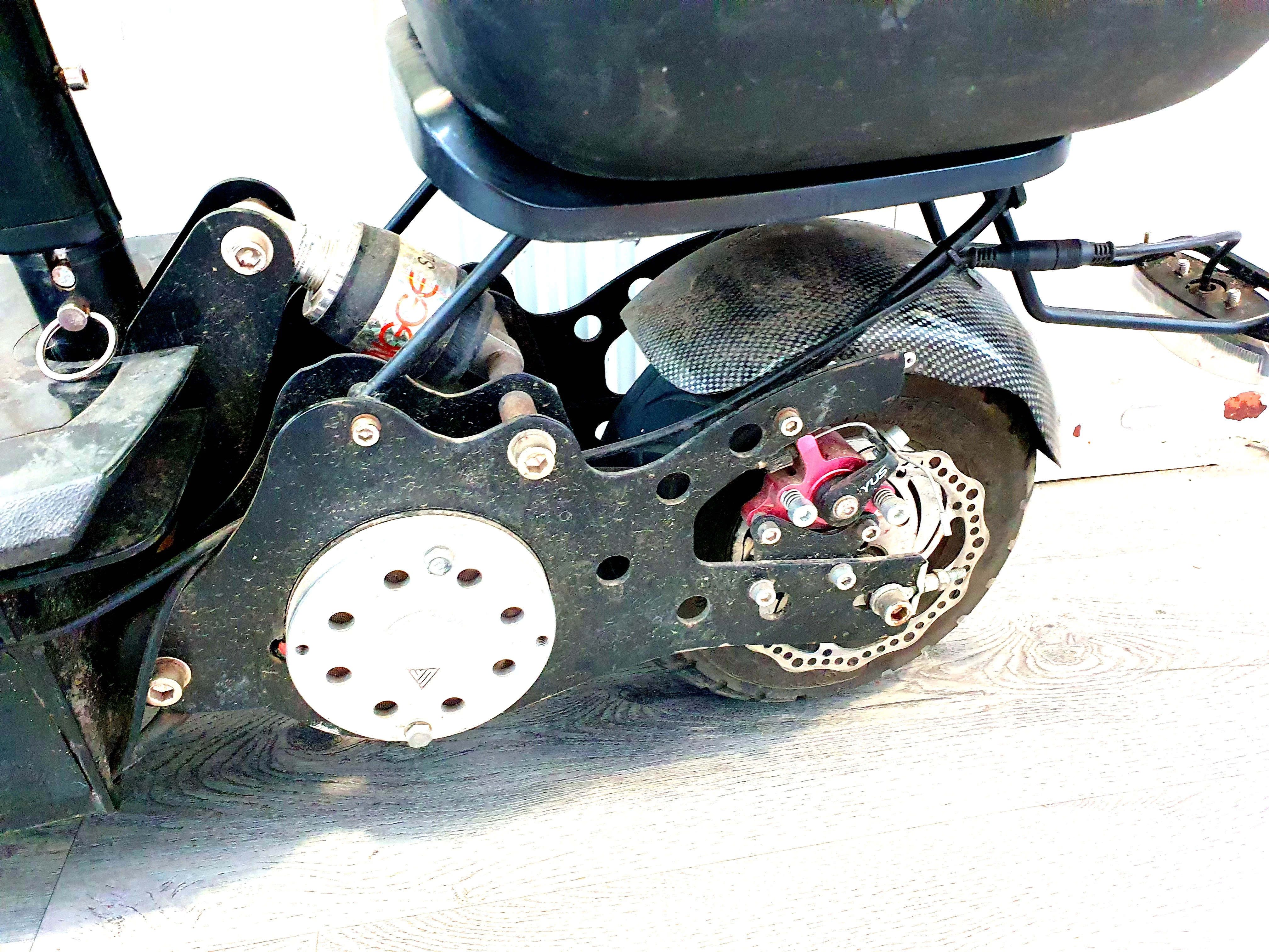 hulajnoga-elektryczna-mach-1-ladowarka-moc-silnika-500