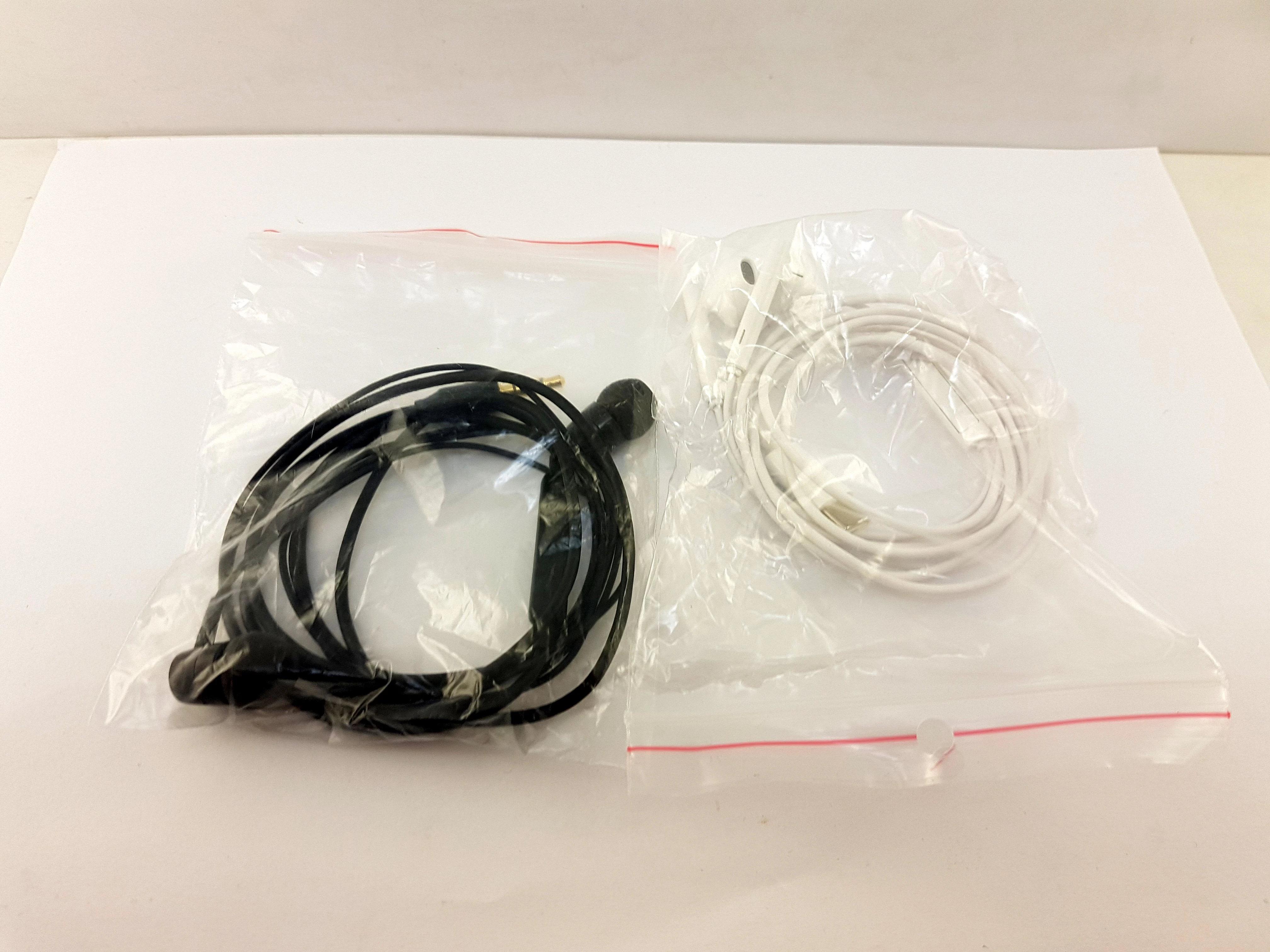 sluchawk-douszne-i-czarne-jack-35mm-biale-usb-c-ean-gtin-4048617084675