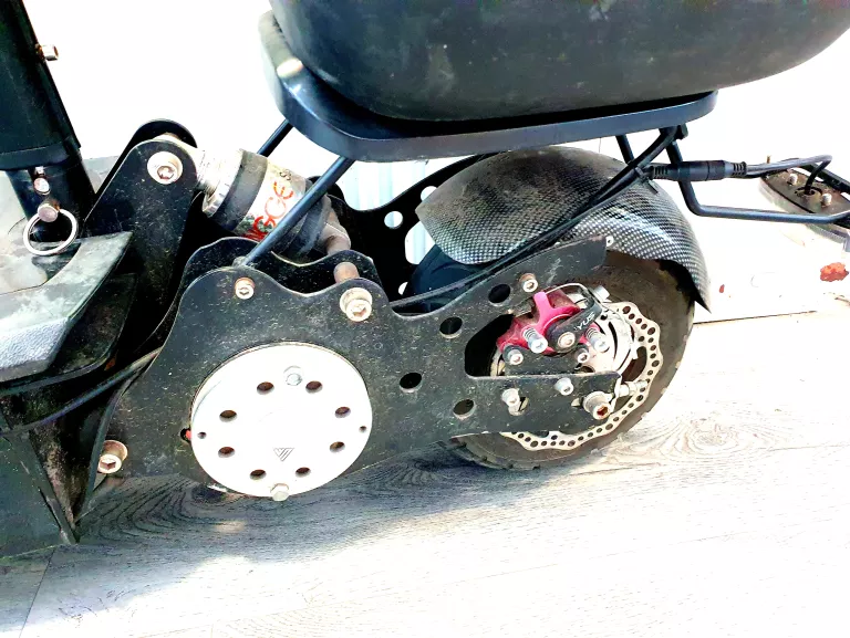 hulajnoga-elektryczna-mach-1-ladowarka-moc-silnika-500