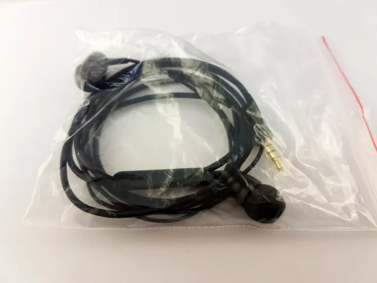 sluchawk-douszne-i-czarne-jack-35mm-biale-usb-c-polna-28-poznan-ska-x