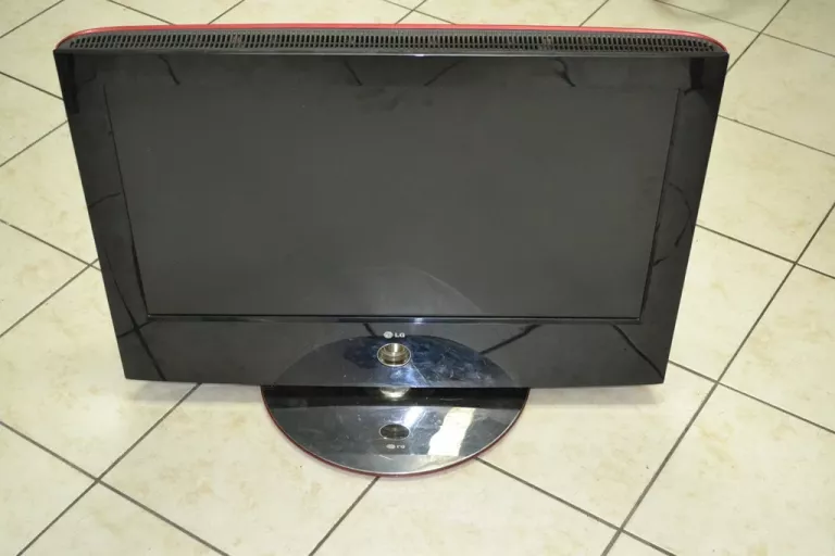 TELEWIZOR LCD LG 32 CALE PILOT OKAZJA SPRAWNY