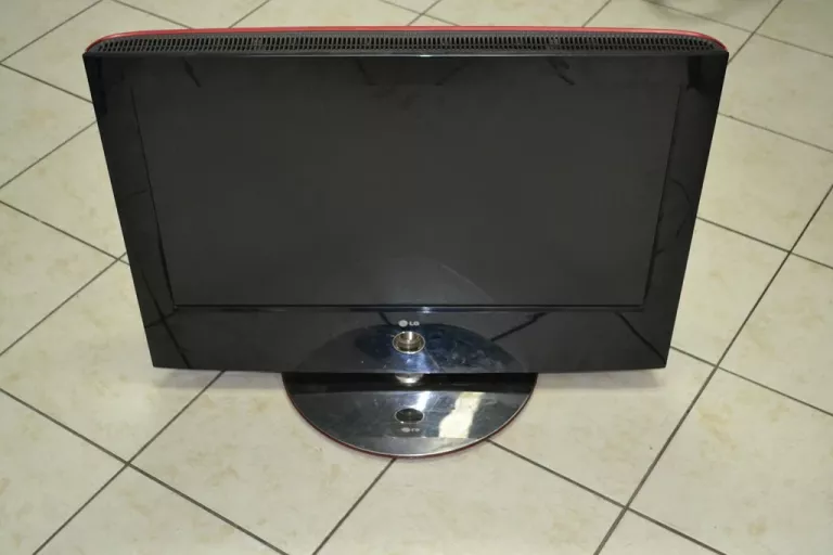 TELEWIZOR LCD LG 32 CALE PILOT OKAZJA SPRAWNY
