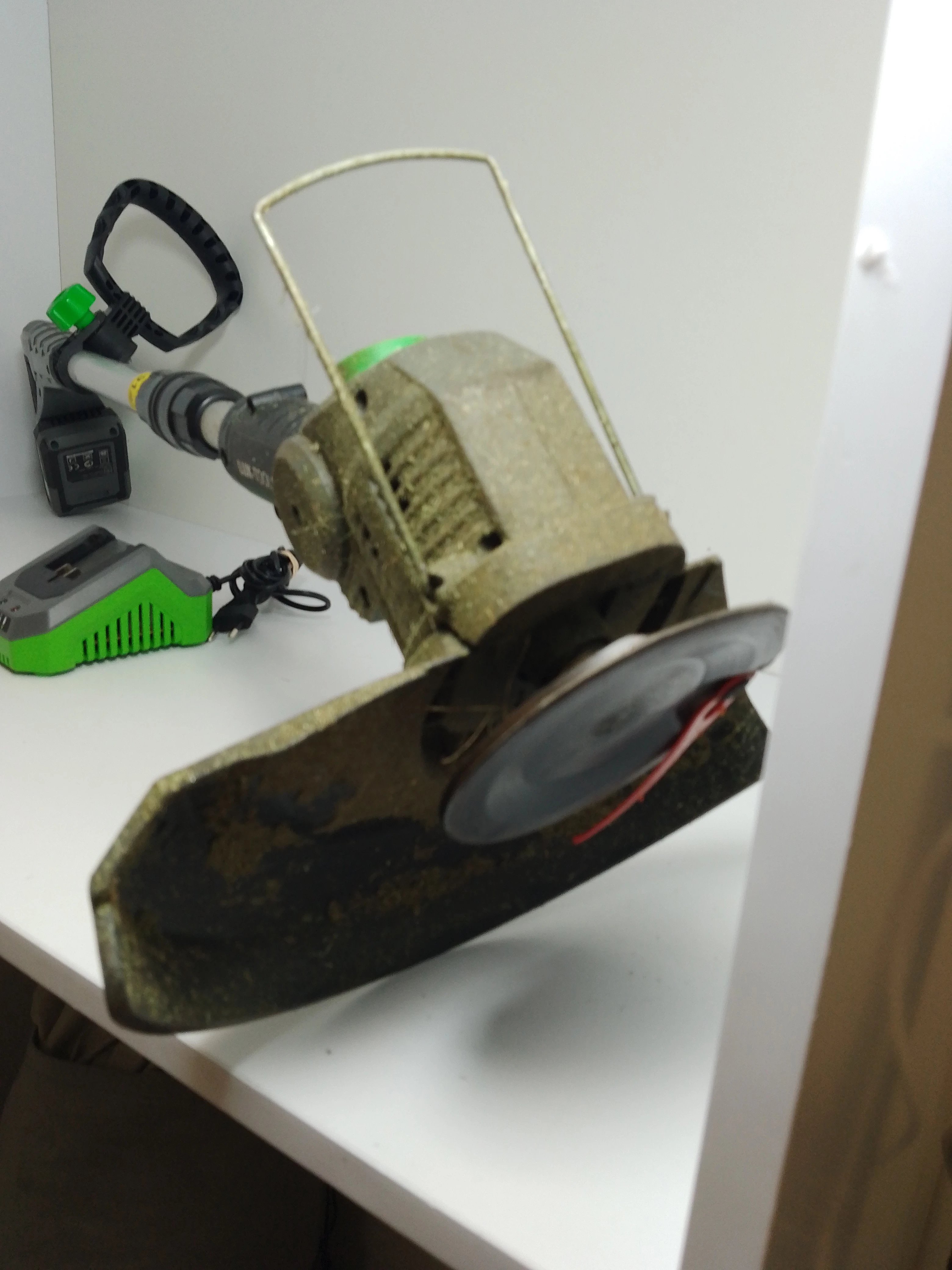 lux-tools-podkaszarka-akumulatorowa-20-v-set-zasilanie-akumulatorowe