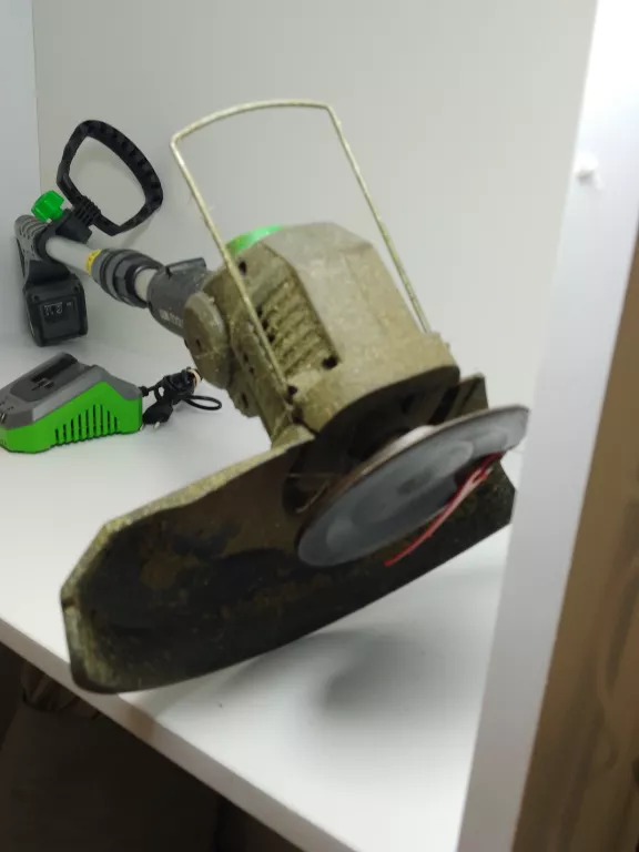 lux-tools-podkaszarka-akumulatorowa-20-v-set-zasilanie-akumulatorowe