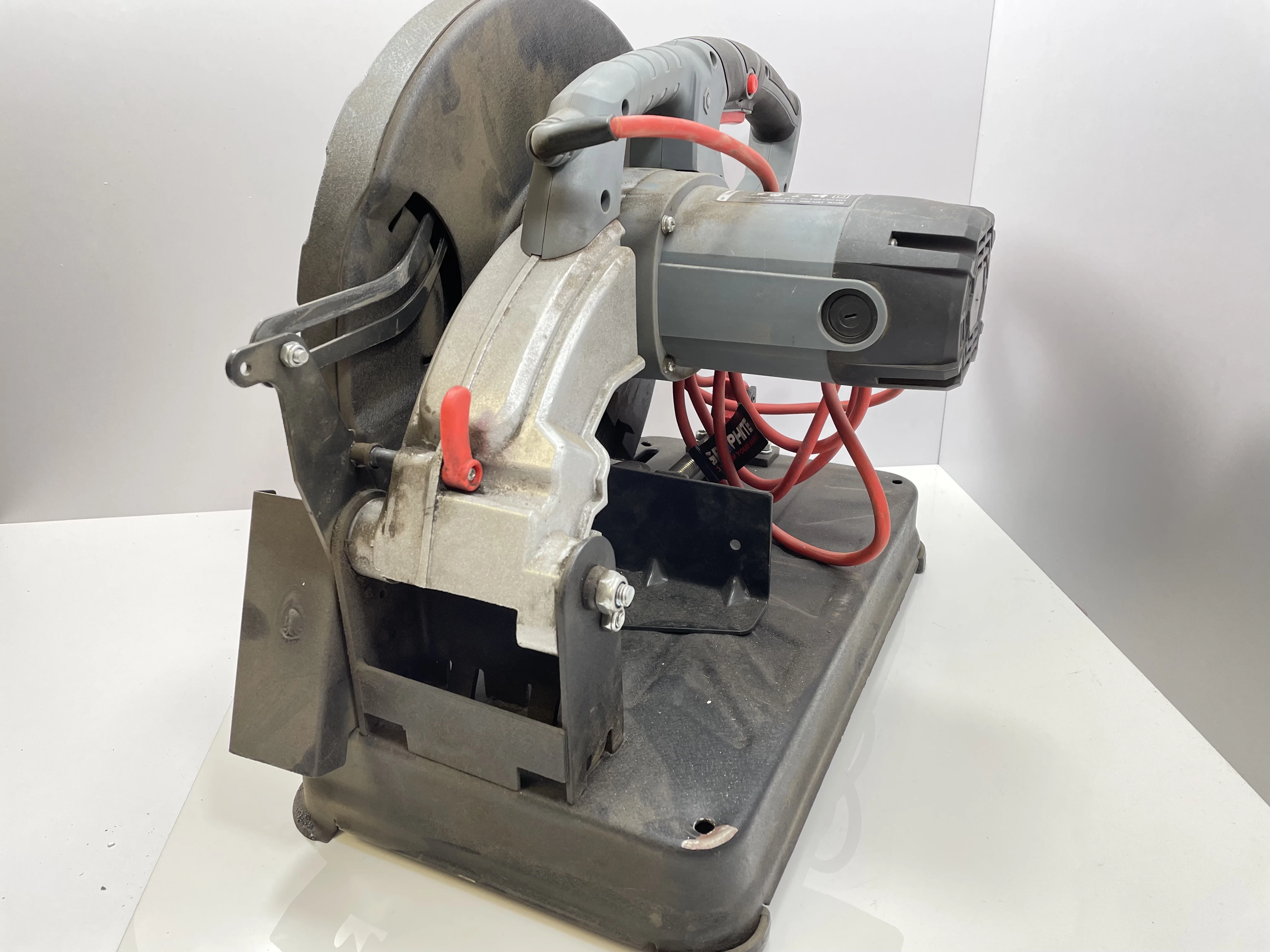 przecinarka-do-metalu-2600w-355mm-graphite-59g873-maksymalna-moc-2600