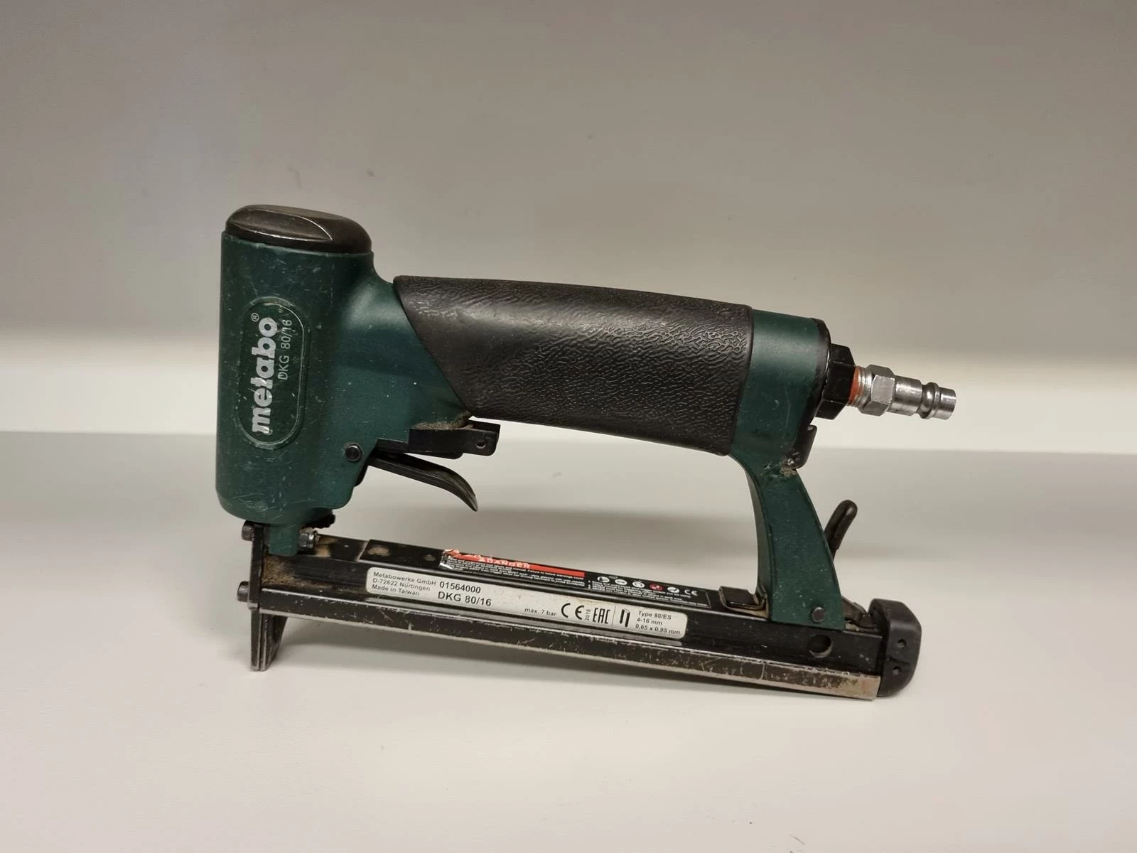 zszywacz-pneumatyczny-metabo-dkg-8016-stan-uzywany