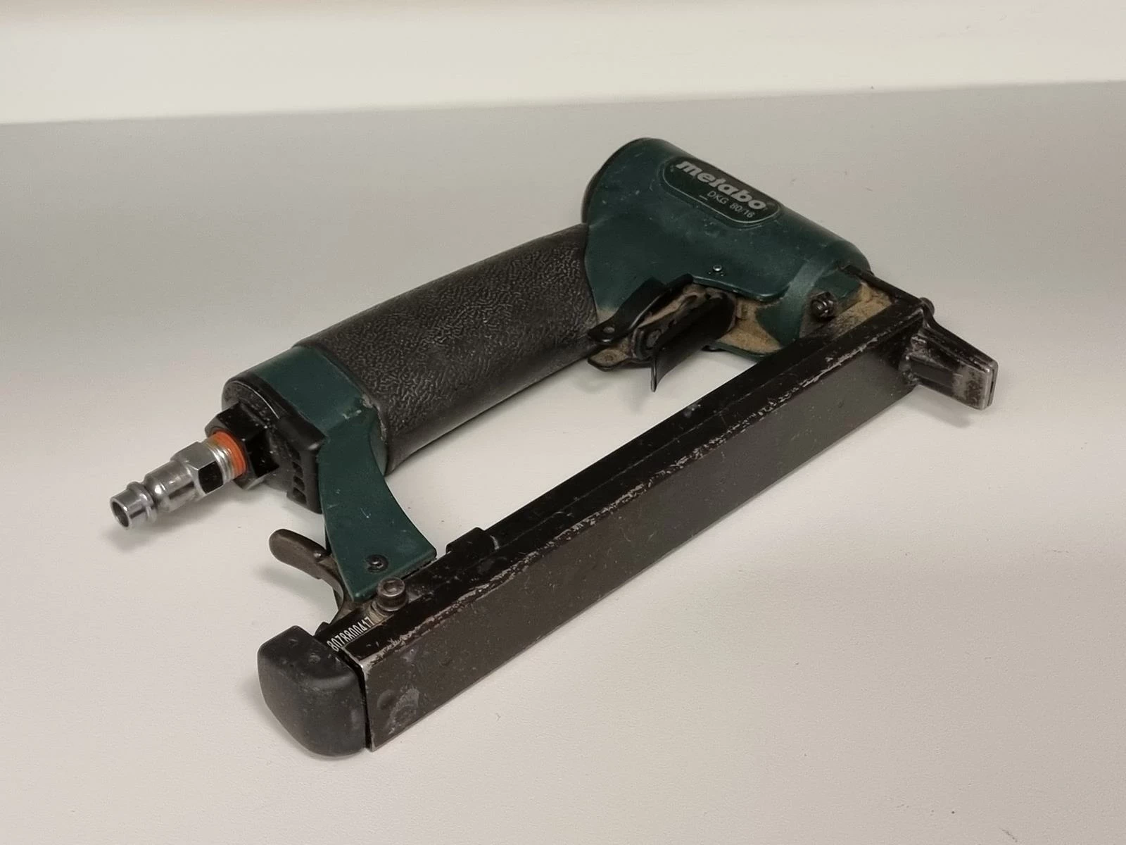 zszywacz-pneumatyczny-metabo-dkg-8016-minimalna-dlugosc-zszywek-4