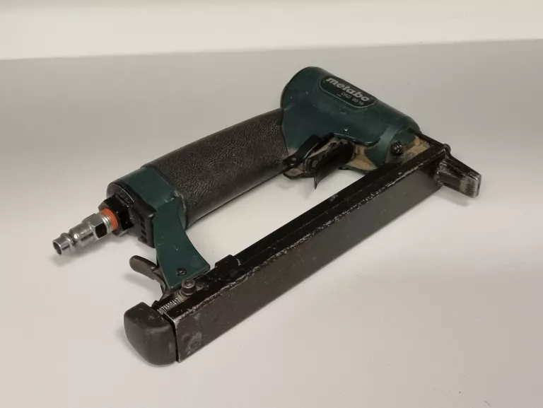 zszywacz-pneumatyczny-metabo-dkg-8016-minimalna-dlugosc-zszywek-4