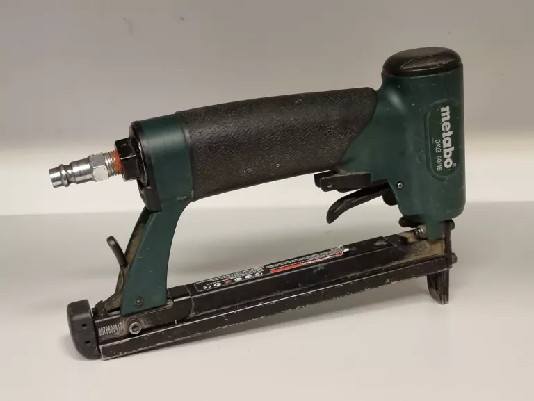 zszywacz-pneumatyczny-metabo-dkg-8016-maksymalna-dlugosc-zszywek-16