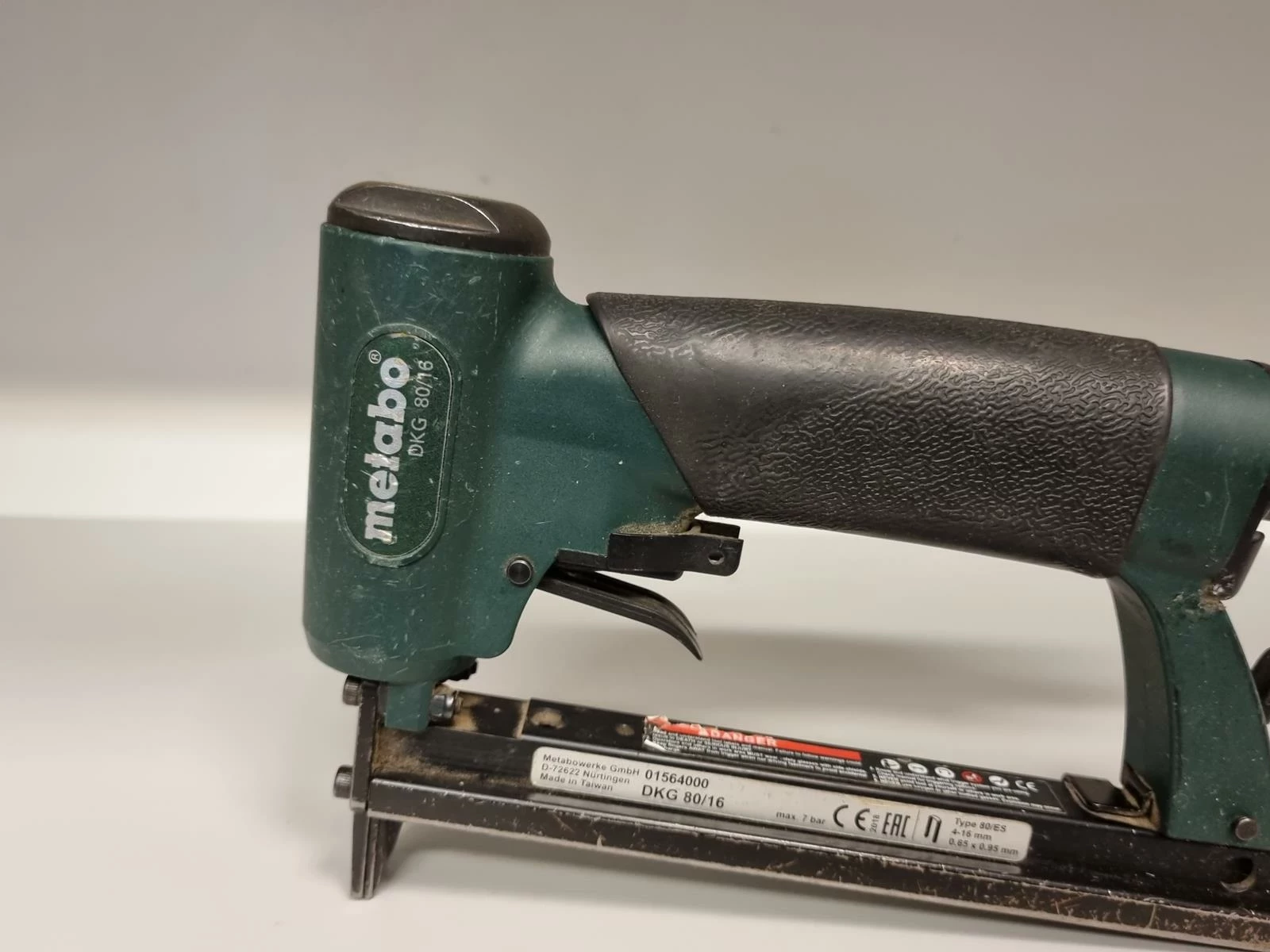 zszywacz-pneumatyczny-metabo-dkg-8016-stan-uzywany