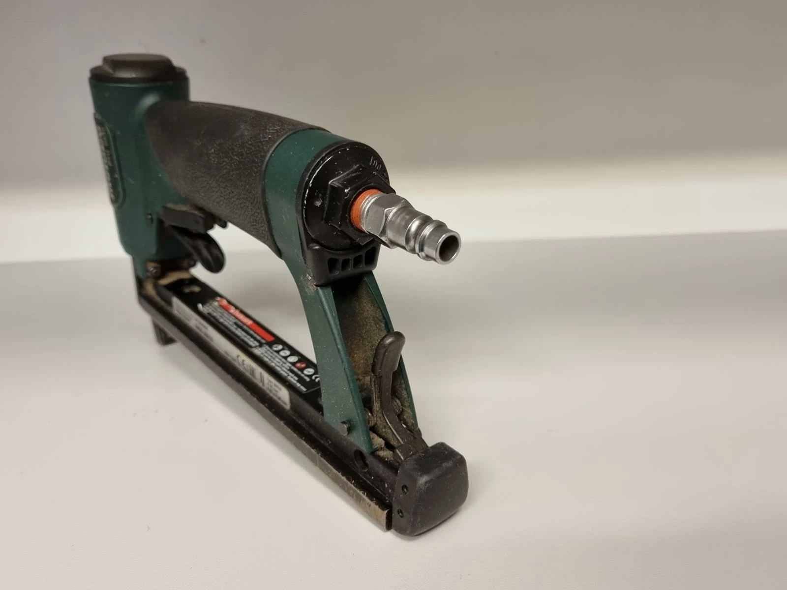zszywacz-pneumatyczny-metabo-dkg-8016-marka-metabo