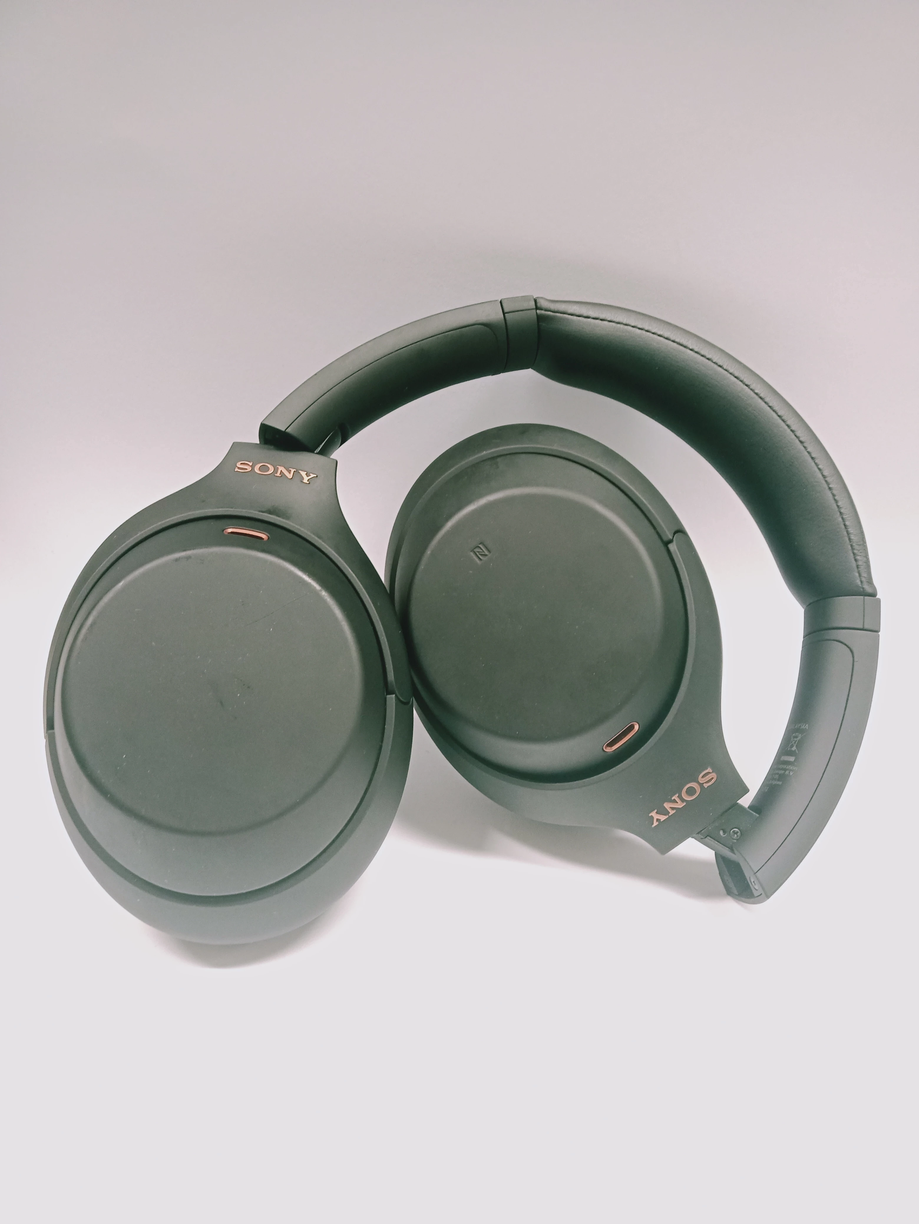 sluchawki-sony-wh-1000xm4-kolor-dominujacy-czarny