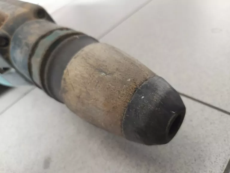 mlot-kujacy-udarowy-makita-hm1213c-186j-stan-uzywany