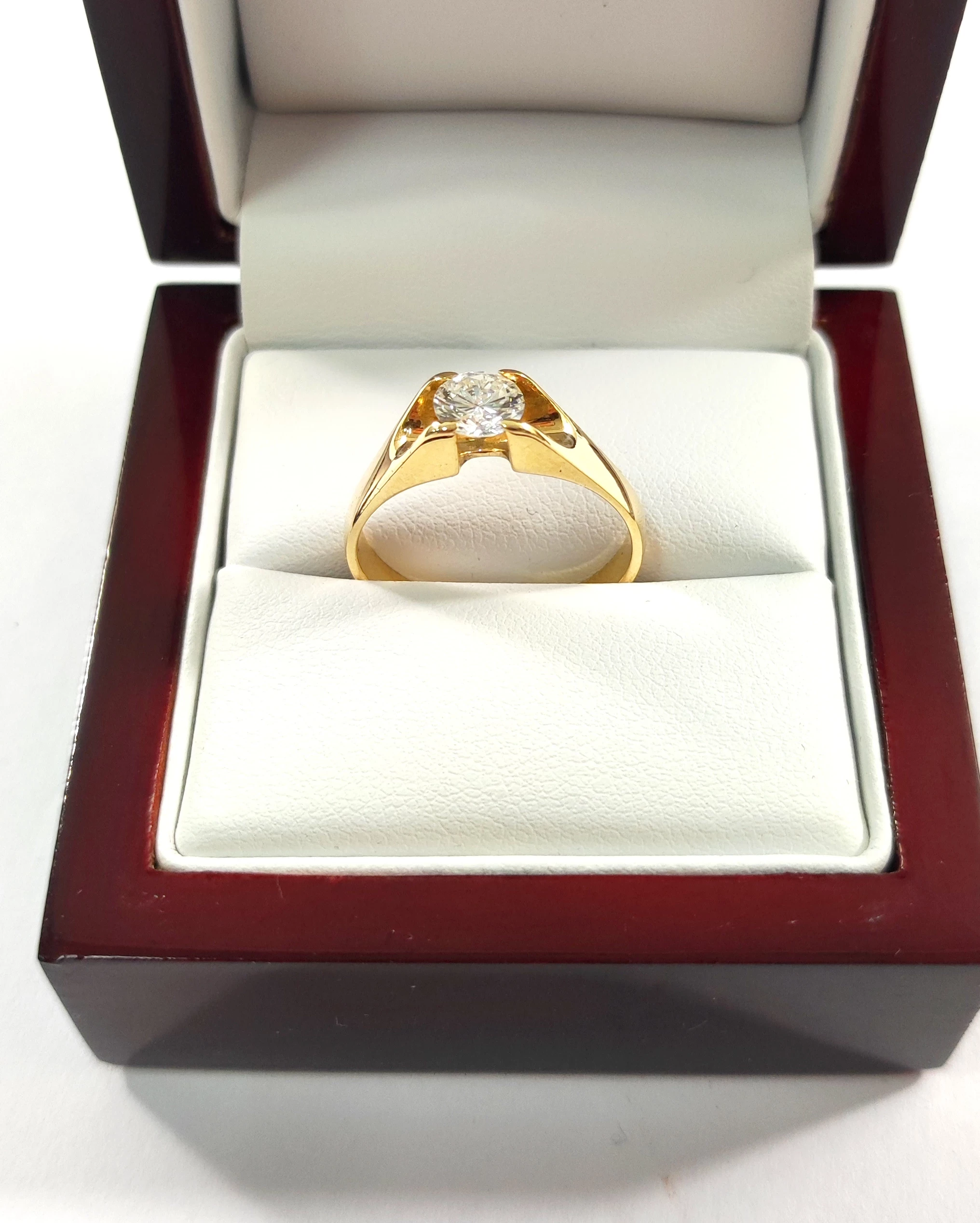 zloty-pierscionek-duzy-diamentbrylant-waga-378