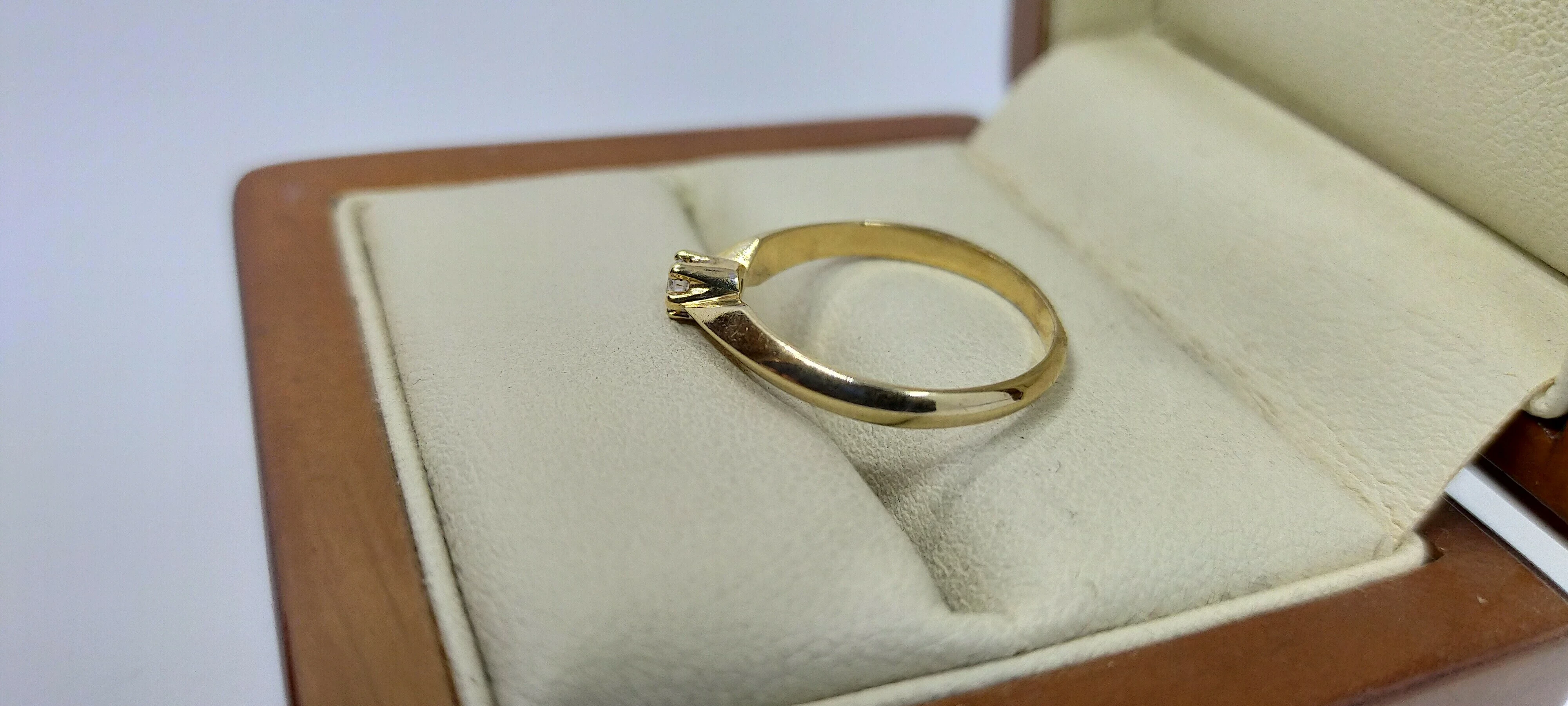 wyrob-jubilerski-uzywany-pierscionek-585-certyfikat-stan-uzywany