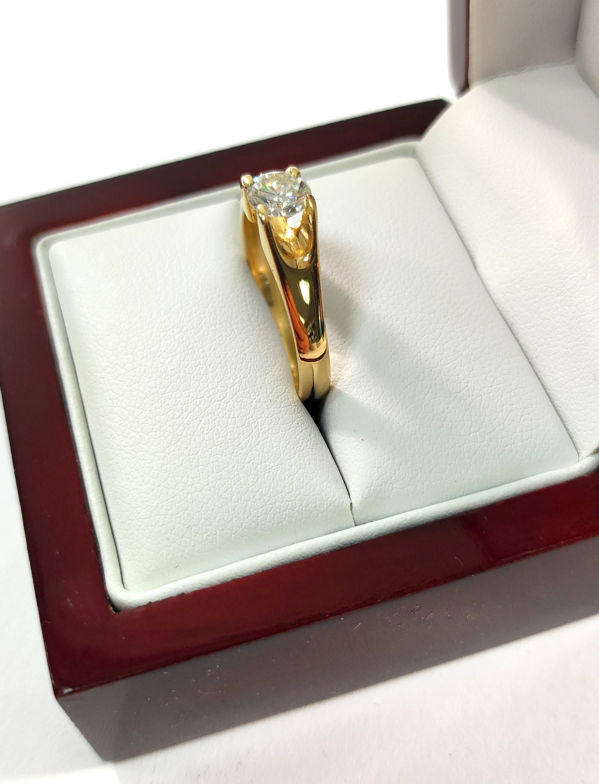 zloty-pierscionek-duzy-diamentbrylant-rozmiarsrednica-wew-mm-191867