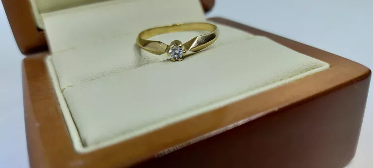 wyrob-jubilerski-uzywany-pierscionek-585-certyfikat-marka-inna-marka