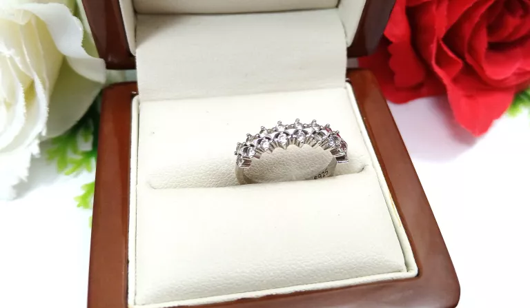 sliczny-srebrny-pierscionek-z-cyrkoniami-25g-925-marka-226434-1149056