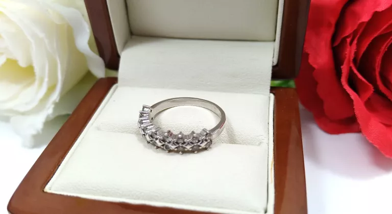 sliczny-srebrny-pierscionek-z-cyrkoniami-25g-925-stan-11323-2
