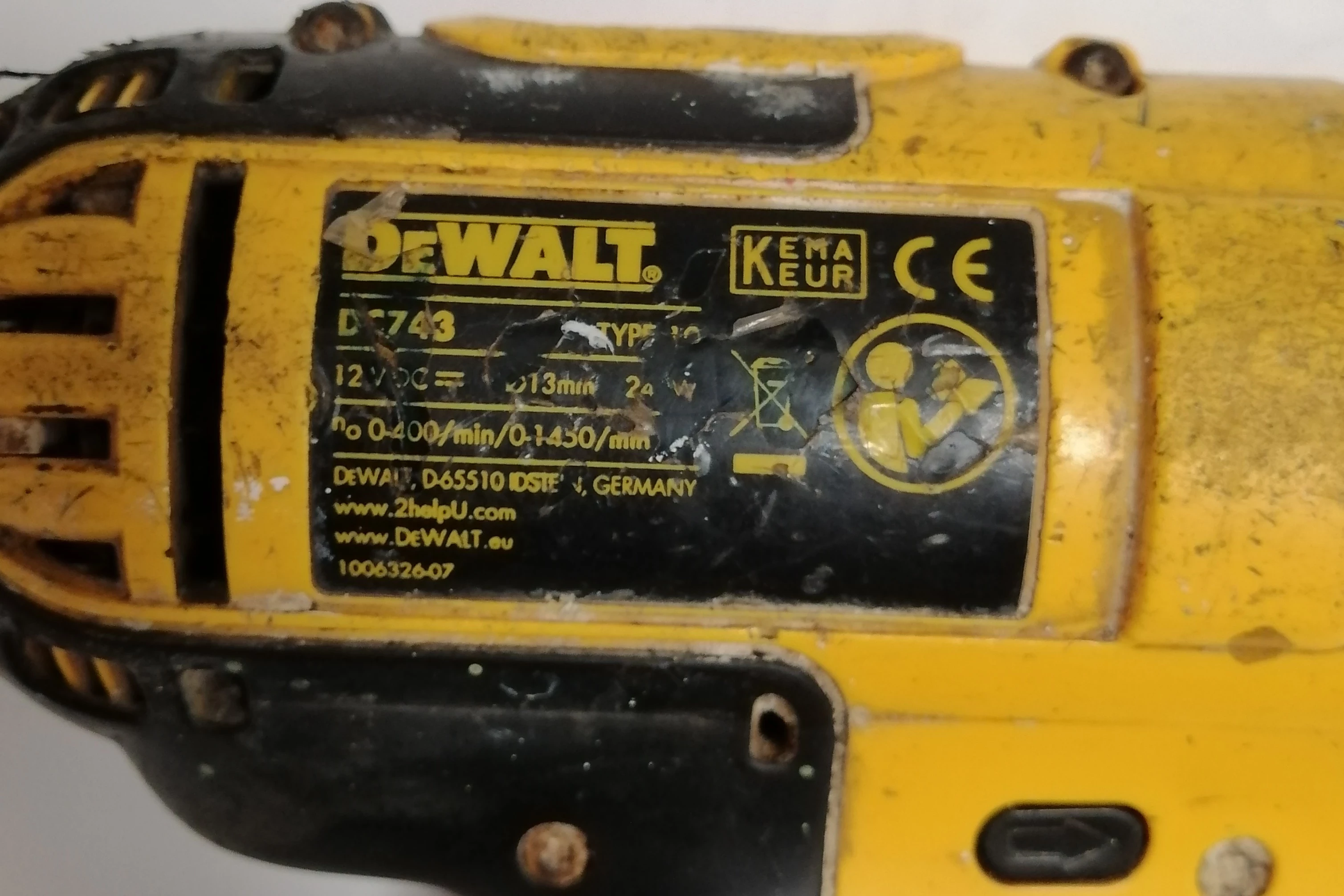 wkretarka-dewalt-dc743-zestaw-rodzaj-silnika-silnik-szczotkowy