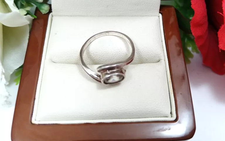 piekny-srebrny-pierscionek-r13-23g-925-marka-yes