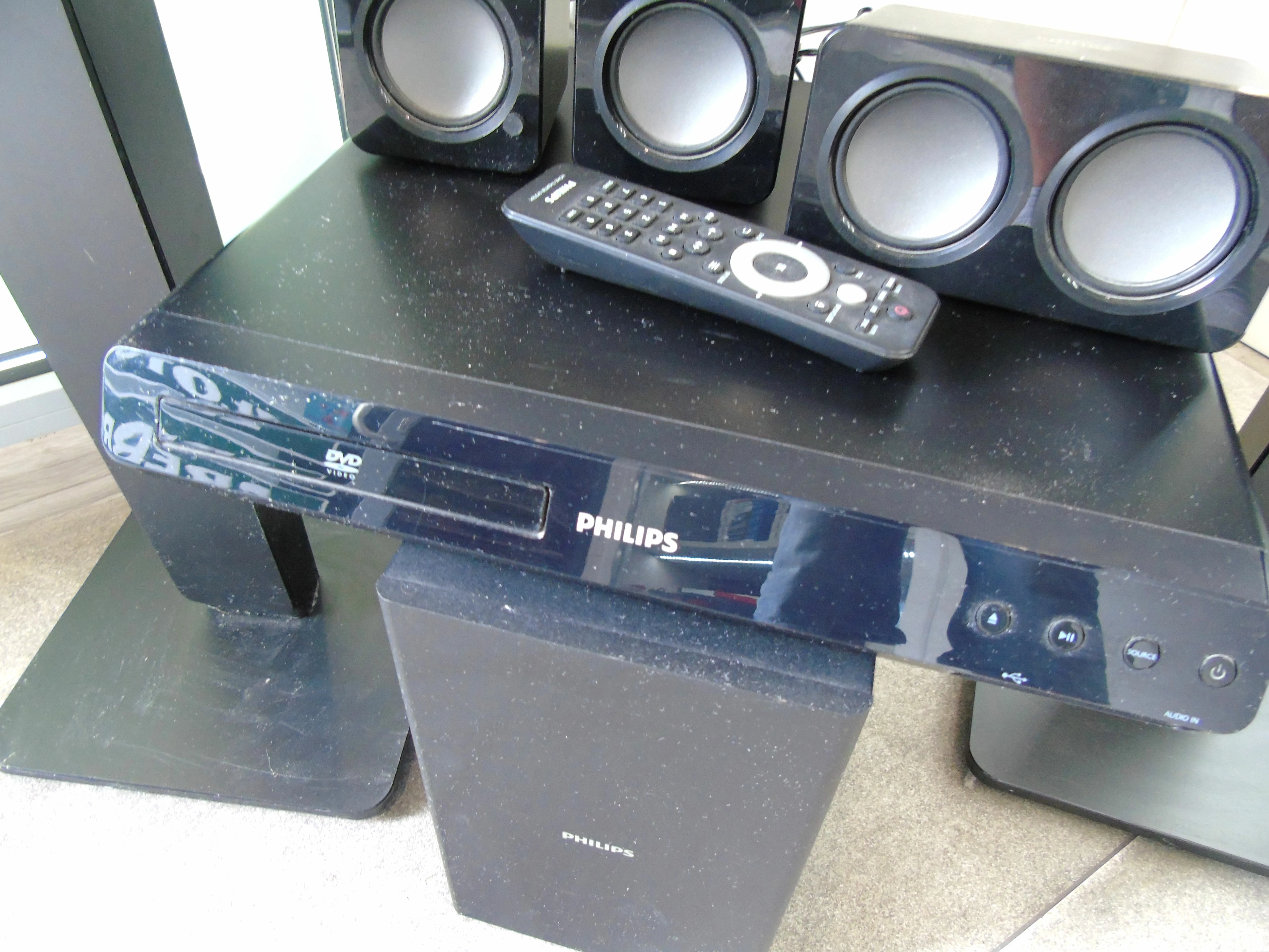 kino-domowe-philips-htd354012-system-dzwieku-51