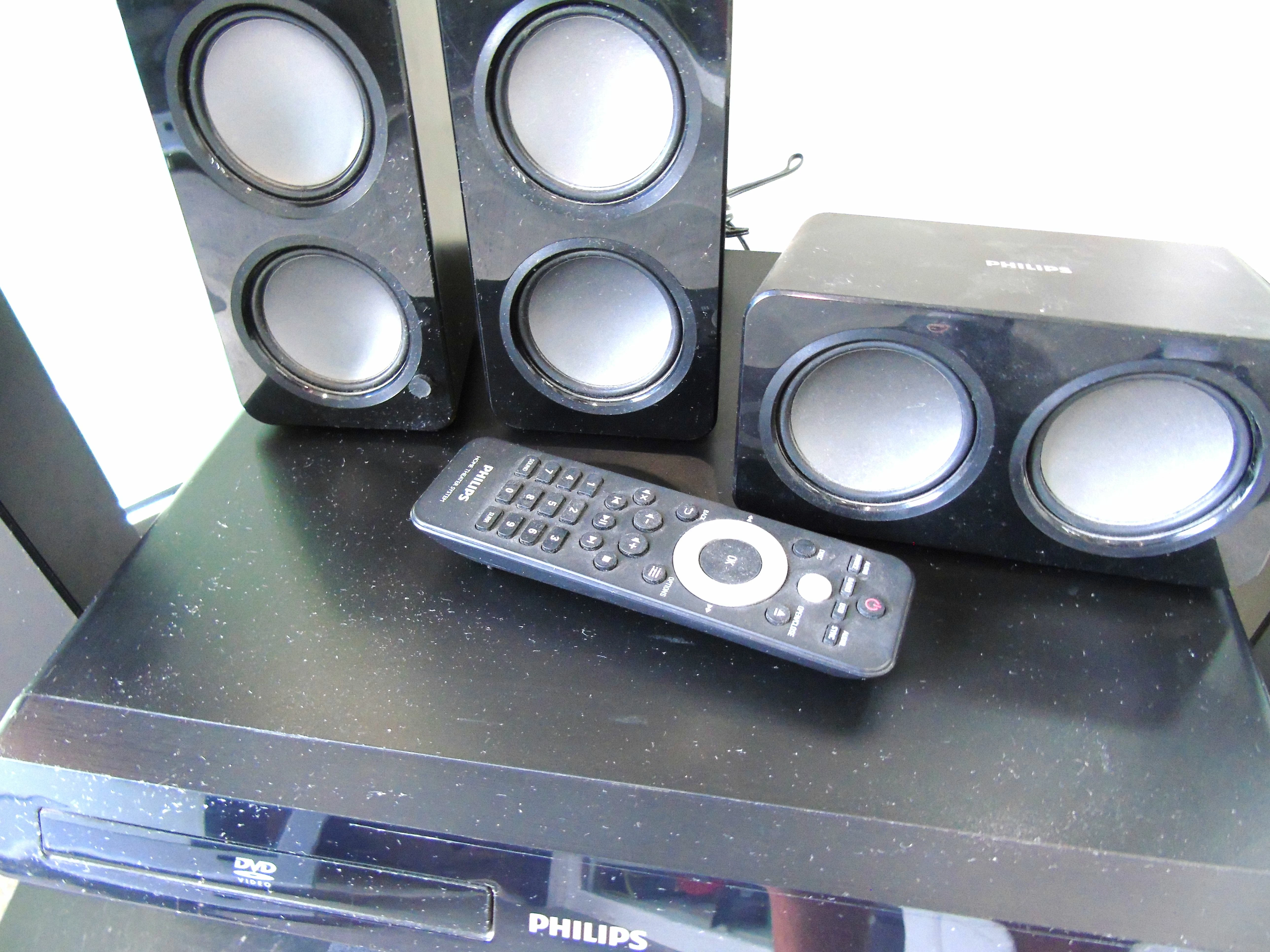 kino-domowe-philips-htd354012-rodzaj-subwoofera-aktywny