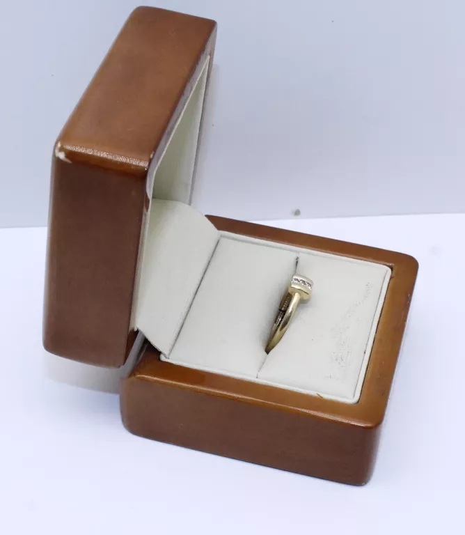 ZŁOTY KWADRACIKOWY PIERŚCIONEK 1,39G 585 R15