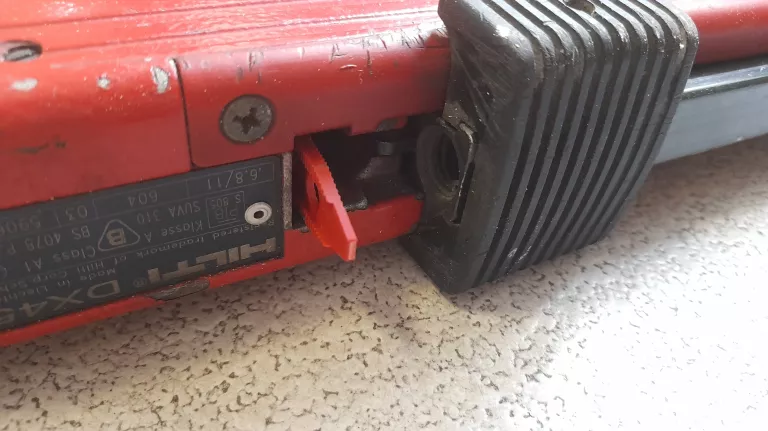 GWOŹDZIARKA HILTI DX 450 KOMPLET