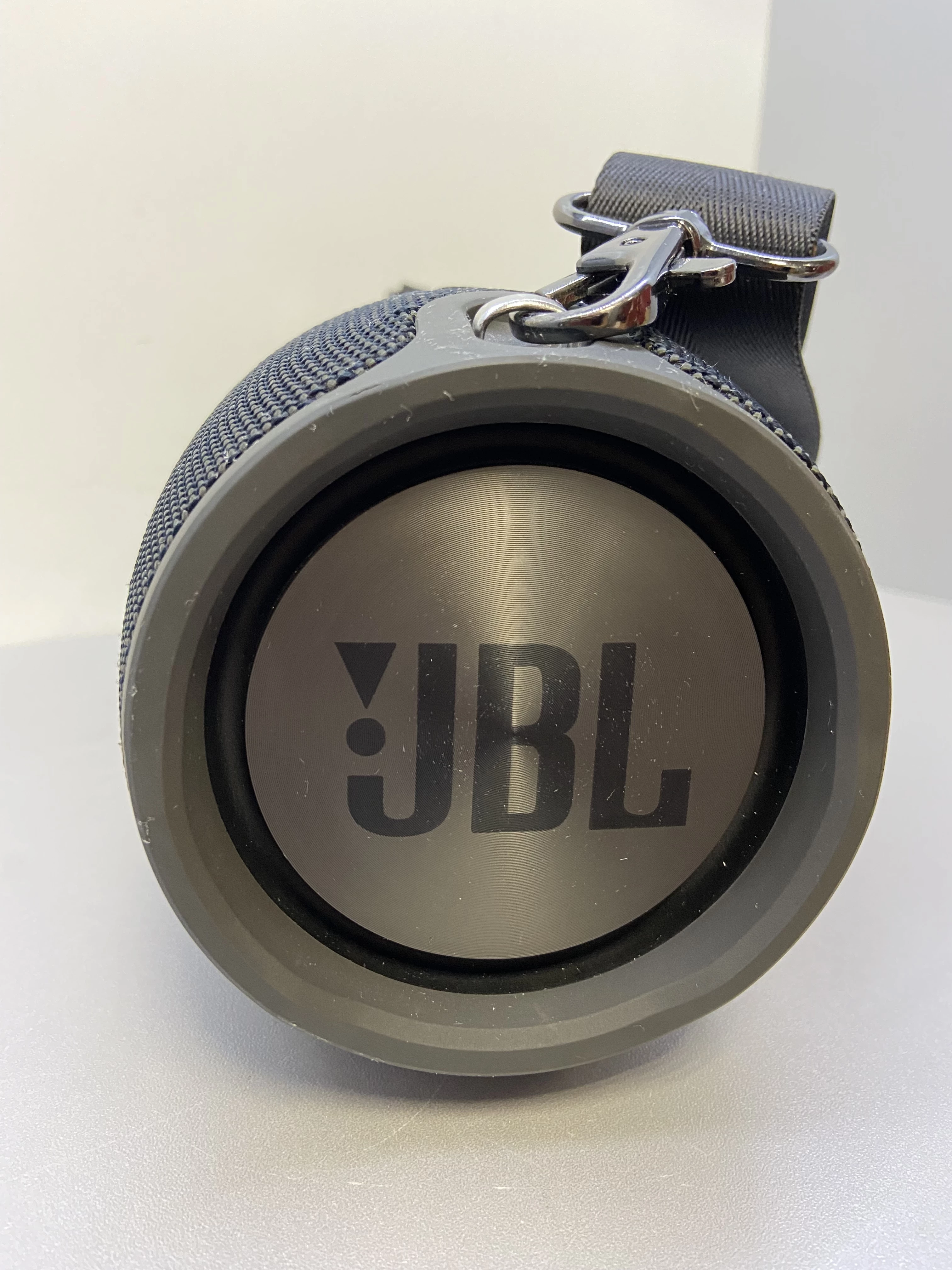 glosnik-jbl-xtreme-funkcje-funkcja-powerbanku