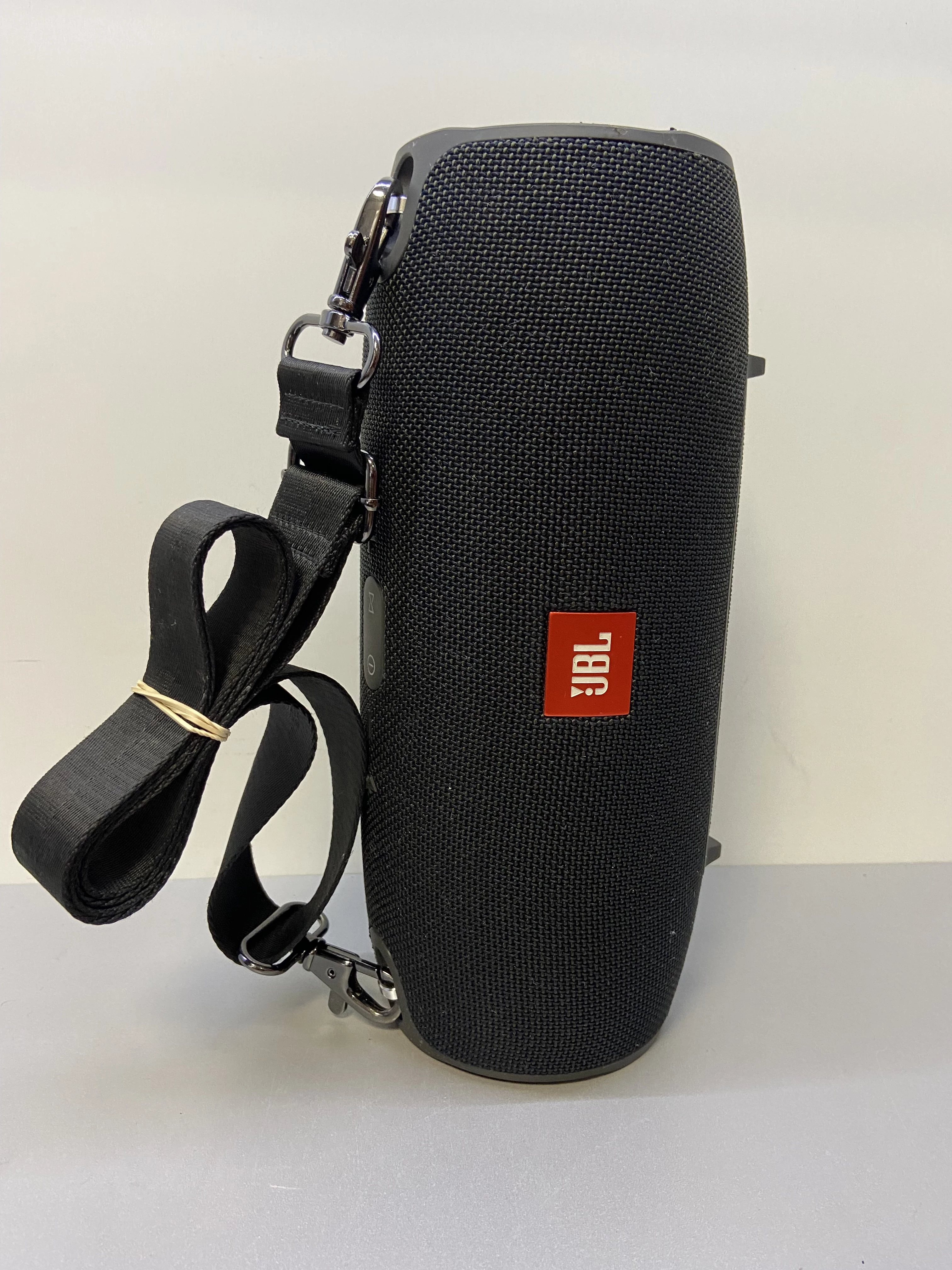 glosnik-jbl-xtreme-zasilanie-akumulatorowo-sieciowe