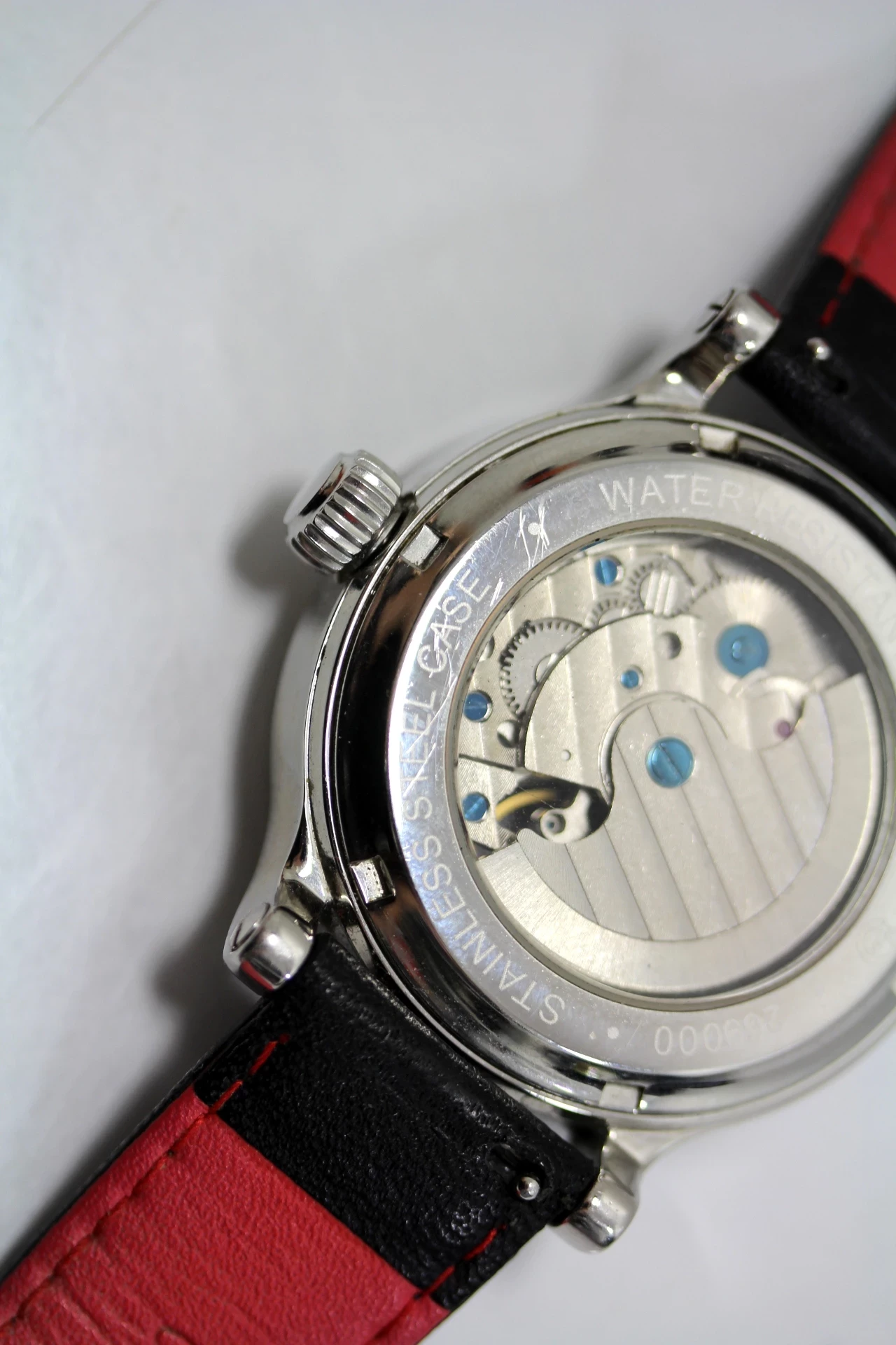 zegarek-tempo-doro-ksztalt-koperty-okragla