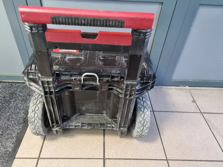 NARZĘDZIOWA SKRZYNKA NA KÓŁKACH MILWAUKEE 4932464