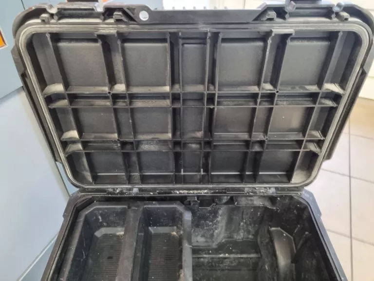 NARZĘDZIOWA SKRZYNKA NA KÓŁKACH MILWAUKEE 4932464