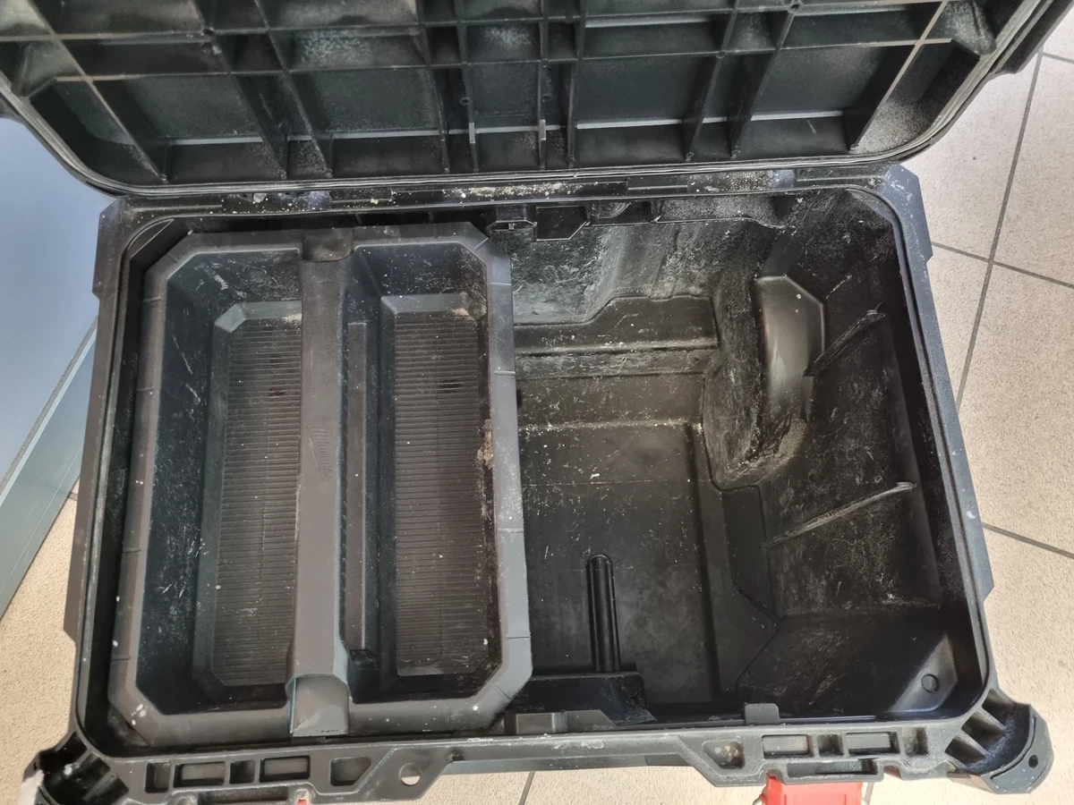 narzedziowa-skrzynka-na-kolkach-milwaukee-4932464-stan-uzywany