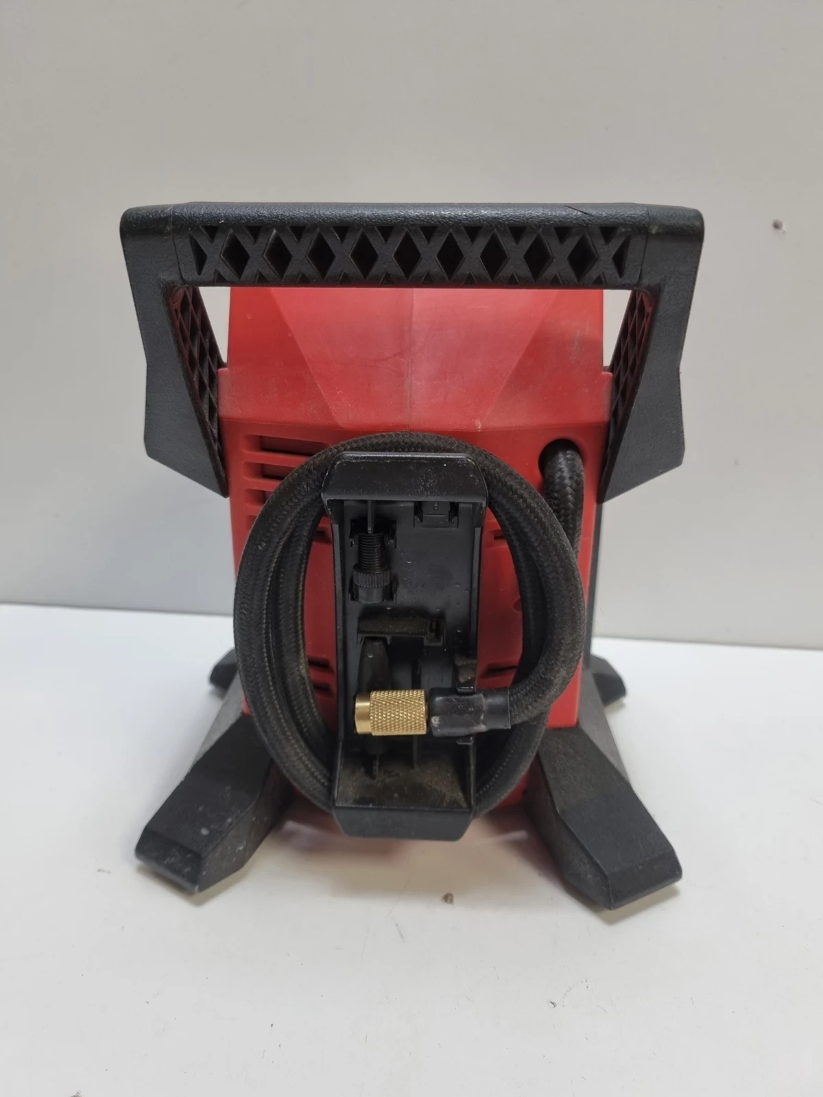 kompresor-akumulatorowy-milwaukee-m12-bi-12v-pojemnosc-zbiornika-931